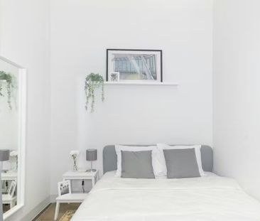 Carrer del Consell de Cent, Barcelona, Catalonia 08011 - Photo 3