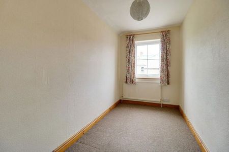 2 bedroom Terraced house to rent in St James HR1 - Photo 5