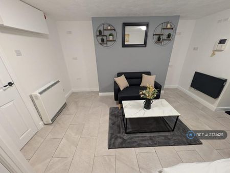 Studio to rent - Photo 3