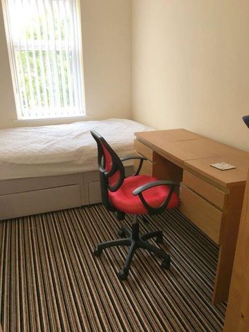 1 bedroom in a house share to rent - Photo 2
