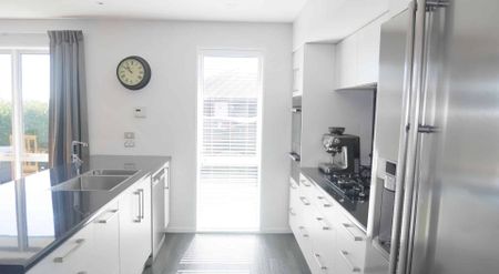 WIGRAM - 3 BEDROOMS, 2 BATHROOMS, HEATPUMP, DOUBLE INTERNAL ACCESS GARAGE - Photo 5