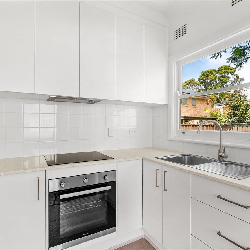 Walk to the Lake – Recently Renovated house - perfect for families! - Photo 1