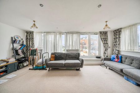 3 bedroom flat to rent - Photo 2