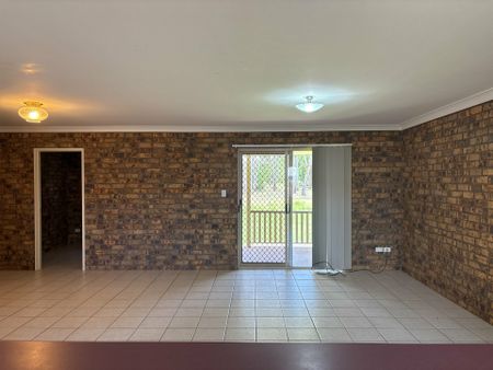 3 bedroom brick with carport - Photo 2