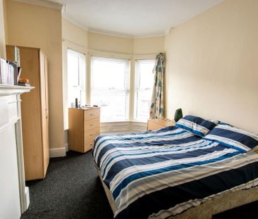 4 bedroom terraced house to rent - Photo 5