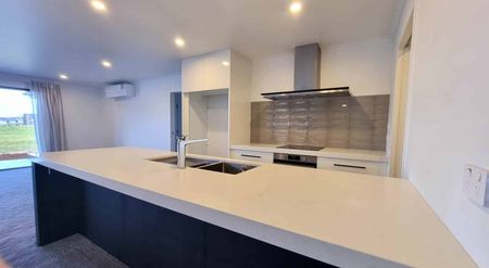 Executive Living in One Tree Point - Photo 4