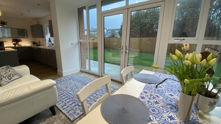 1 bedroom in a house share to rent - Photo 3