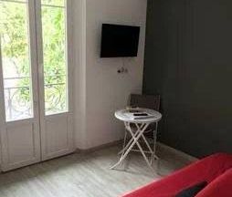 Beau studio avec balcon, parking & climatisation - Photo 1