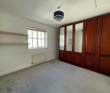 4 bedroom end of terrace house to rent - Photo 4