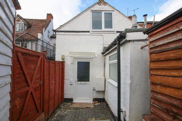 High Street, Winslow - Photo 1