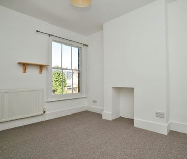 Semi-detached house to rent on - Photo 3