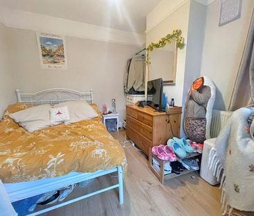 4 bedroom semi-detached house to rent - Photo 6