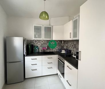 Location Appartement 1 pièce 27m² SIX FOURS LES PLAGES 83140 - Photo 2