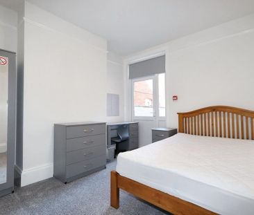 6 bedroom terraced house to rent - Photo 3