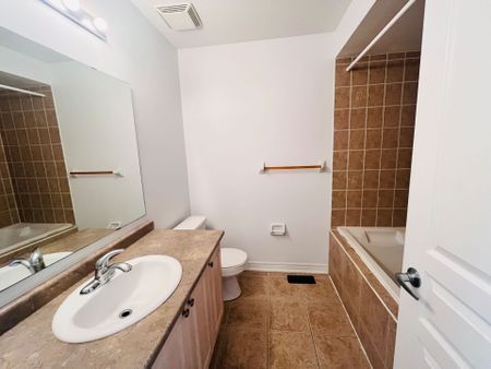 For Lease - 27 Thistle Avenue, Richmond Hill, Ontario - Photo 2