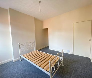 2 bedroom house to rent Plant Street, ST3 - Photo 2