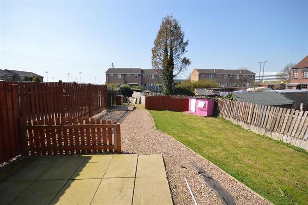 2 bedroom end of terrace house to rent - Photo 1