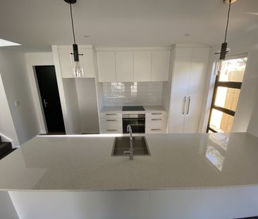 242 Edgeware Road, Edgeware - Photo 2