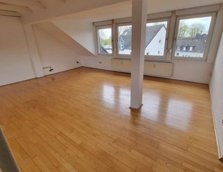 Ratingen: Tolle Dachgeschosswohnung mit großem Wohnraum und Parkettboden - Foto 1