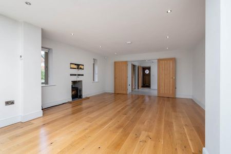 4 bedroom detached house to rent - Photo 2