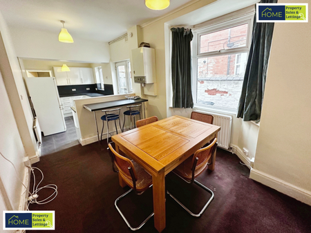 4 bedroom terraced house to rent - Photo 2