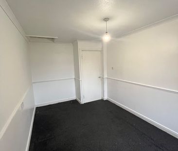 2 Bed Flat, Desborough Court, SE25 - Photo 2