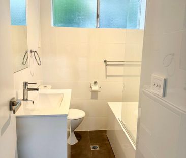 Air Conditioned, North Facing, Approx 900 Metres to Beach - Photo 5