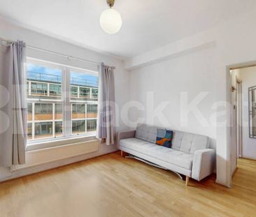 Modern Apartment - Photo 2