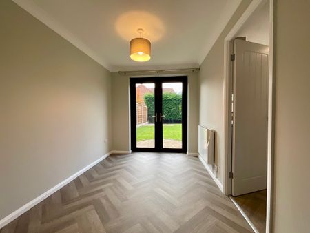 3 bedroom Detached House to let - Photo 3