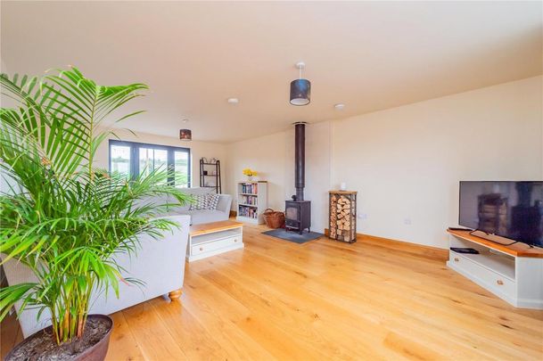 3 bedroom barn conversion to rent - Photo 1