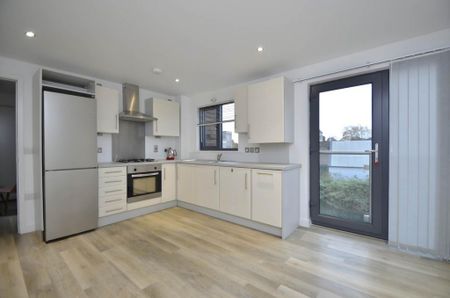 2 bedroom flat to rent - Photo 2