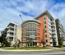 Modern Executive Living - Photo 2