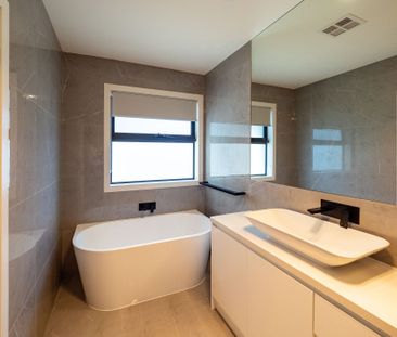 2/1258 North Road, Oakleigh South VIC 3167 - House For Rent | Domain - Photo 5