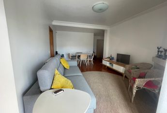Apartamento T2 em empreendimento com piscina na Praia da Barra.