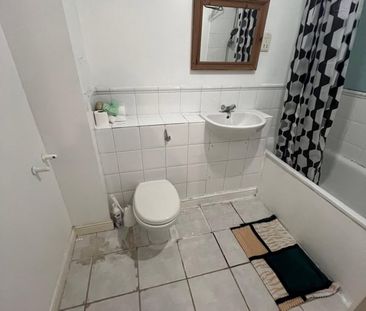 2 Bed Flat, Greenwich, SE8 - Photo 4