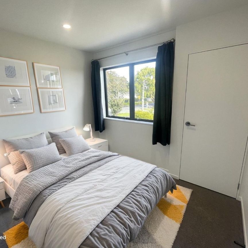 Stylish & Perfectly Positioned - Photo 1