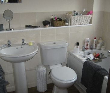 1 bed Ground Floor Flat/Apartment, - Photo 2