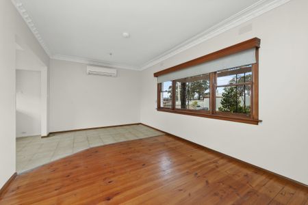 17 White Avenue, Wendouree Vic 3355 - Photo 5