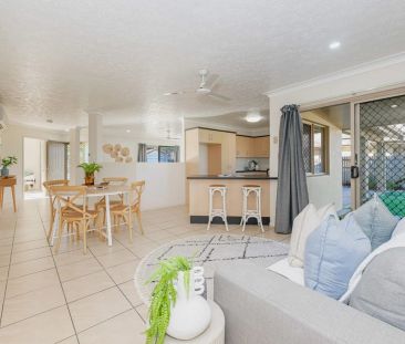 Spacious 4-Bedroom Home in Prime Greenview Estate - Photo 3