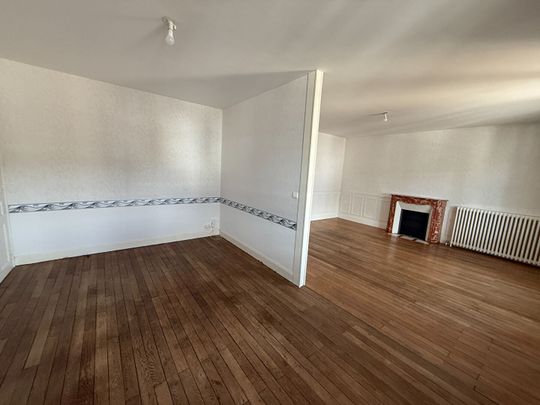 Location Maison 7 pièces 212m² - Photo 1