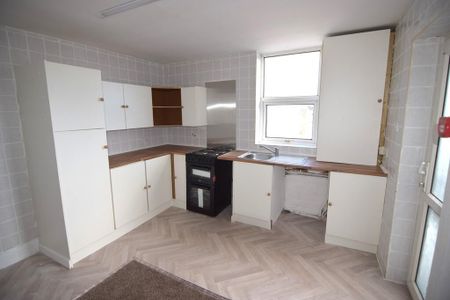 1 bedroom ground floor flat to rent - Photo 4