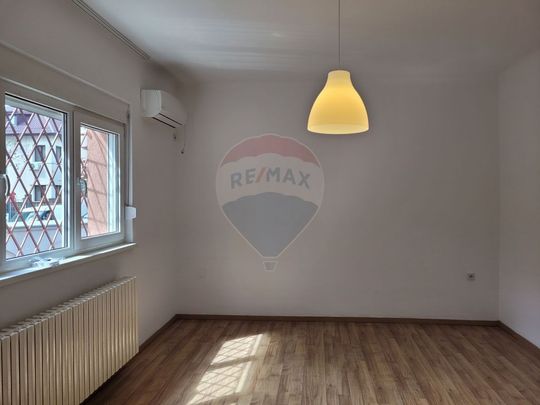 Inchiriere casa spatioasa si curte generoasa / Zona Tei - Fotografie 1