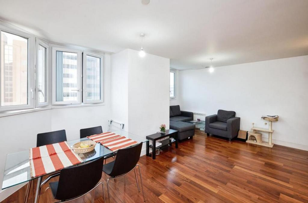2 bedroom flat to rent - Photo 1