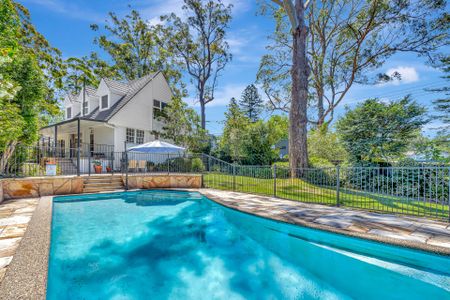 Spacious Family Home - Pool Maintenance Included - Photo 3