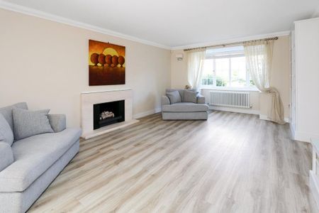 4 bedroom detached house to rent - Photo 3