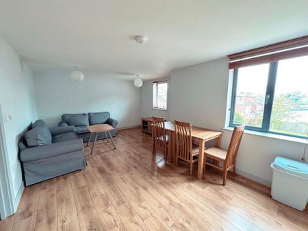 3 bedroom flat to rent - Photo 2