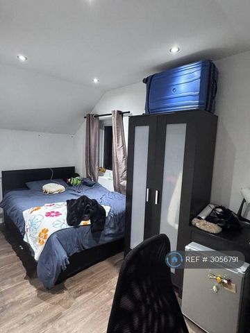 6 bedroom detached house to rent - Photo 4