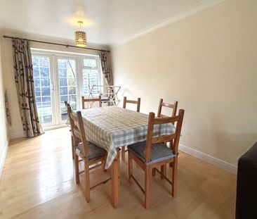 De Lara Way, Woking, Surrey, GU21 - Photo 3