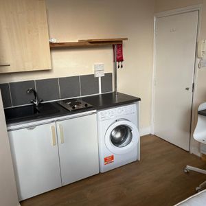 Studio to rent - Photo 2