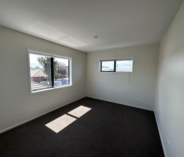 Modern 2 Double Bedroom 2 Storey Townhouse - Photo 3